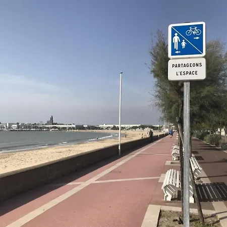 Bel Avec Terrasse En Centre-ville Руайян