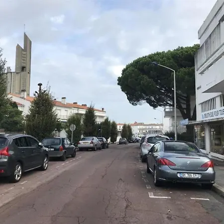 Bel Avec Terrasse En Centre-ville アパート ロワイヤン